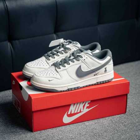 Nike Dunk 全套原楦原模倾力打造完美版型 独家原厂航空铝磨具打磨大底 鞋头坡度极致还原 无解鞋型 原盒原配 圈内天花板工艺 原厂冲刀 超高清洁度 全鞋零 - 点击图像关闭