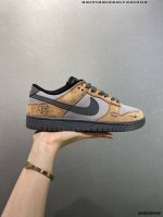 公司级Nike Dunk Sb Low 定制Dunk 定制Dunk Sb顾名思义，具有经典的Dunk血缘，又注入了更多的时尚元素。相较于普通的Dunk滑板鞋，改