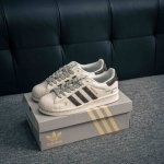 核心私 阿迪达斯Adidas三叶草 Originals Superstar贝壳头系列低帮经典百搭休闲运动板鞋 货号 Sd6803 尺码 36 36.5 37.5