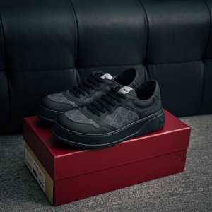 核心私 gucci Screener Gg High-Top Sneaker古驰饼干鞋 运动休闲鞋系列 全套专柜包装物及配件 这款运动鞋采用厚底结构 巧妙运用外