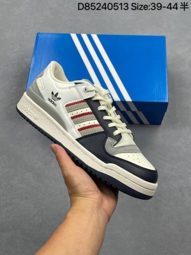 真标Adidas Forum Low Cl三叶草低邦 经典魔术贴复古板鞋 男女潮流头层皮休闲鞋 原楦原数据开发 采用牛培皮革材质 全头层皮鞋面 原盒原标 专供外