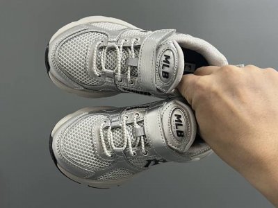 m家春夏新款网面儿童魔术贴运动鞋 Size：26-37码 经典Mlb系列 透气性网面设计，舒适不闷脚 魔术贴松紧带设计，穿脱方便 橡胶耐磨防滑大底，脚感超赞