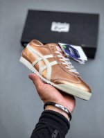 Onitsuka Tiger Mexico 66 鬼冢虎 低帮减震支撑低邦运动休闲鞋 这款鞋由皮革制成。货号：1183B566-700-200尺码36-44 半