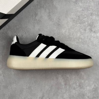本地 核心私 adidas Barreda Decode 阿迪达斯 低帮 舒适百搭防滑耐磨轻便板鞋 这双鞋在外观设计上独具匠心 融合了时尚与实用性的双重考量 鞋