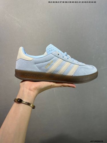 Adidas Gazelle Indoor Trainers 羚羊内训系列低帮复古德训风百搭休闲运动板鞋 浅蓝水蓝焦糖底 Ji2717 尺码 36-45 半 I