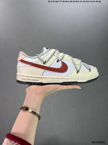 耐克 Nike Dunk Low 运动鞋复古解构绑带板鞋 作为 80 年代经典篮球鞋款，起初专为硬木球场打造，后来成为席卷街头的时尚标杆，现以经典细节和复古篮球