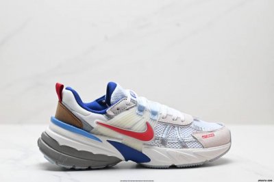 公司级耐克Nike V2K Run跑步鞋复古风潮 网面透气运动鞋 灰银紧致的鞋面材质提供良好的包裹性鞋侧 Swoosh以及鞋头部分搭配增添不少亮点的镀铬细节鞋垫