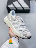 170 公司级Adidas Lightblaze 舒适防滑 新款阿迪达斯低帮跑步鞋 极致轻盈的Lightweight Upper设计 带来近乎裸足的舒适体验 中