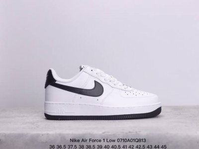 公司级耐克nike Air Force 1 Low 空军一号低帮百搭休闲运动板鞋。柔软、弹性十足的缓震性能和出色的中底设计，横跨复古与现代的外型结合，造就出风靡