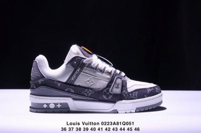 Louis Vuitton 路易威登 男女鞋配，采用荔枝纹牛剖革组合粒面牛剖革鞋面材质，鞋垫嵌入软脚感Eva物料，外置Tpr光泽隔色鞋底法国巴黎百年奢侈品牌Lv