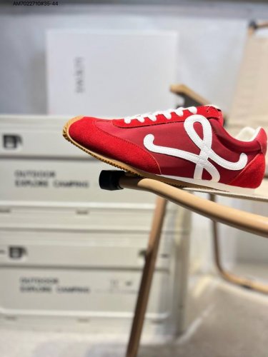 西班牙百年皮具奢华品牌 罗意威Loewe Ballet Runner Sneakers 芭蕾舞 系列阿甘复古风德训薄底百搭休闲运动鞋 尼龙和牛皮革运动鞋，不对称