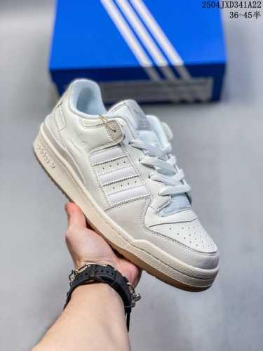 Adidas 阿迪达斯 ，男女鞋真标半码制，升级原楦原纸版数据开发版型，采用头层皮组合猪巴革饰片鞋面材质，全新独立开发Rb耐磨橡胶外底组合外露轻量Eva中底缓震