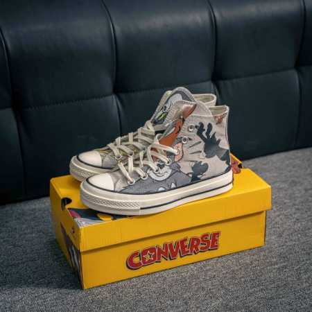核心私 Converse X Tom And Jerry 猫和老鼠联名款 不懂就问，汤姆能抓得到杰瑞吗 猫和老鼠85周年之际 与匡威再度携手，全新联名登场 以猫 - 点击图像关闭