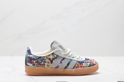 公司级Adidas Originals Gazelle Indoor 三叶草休闲防滑耐磨低帮板鞋 鞋头出色设计 塑就出众贴合感 稳固的后跟贴合足部曲线设计 软弹