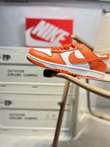 福利特价耐克Nike Dunk Low 板鞋Sb系列经典百搭休闲运动板鞋加厚鞋舌的填充，使舒适性大大提升，同时也更方便穿脱中底部分则加入了脚感柔软舒适Zooma