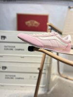 vans Super Lowpro 复古薄底 Vans Super Lowpro 的原型为 Vans 在上世纪 80 年代推出的一款竞赛鞋 Style 8 Qq