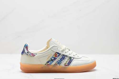 公司级Adidas Originals Gazelle Indoor 三叶草休闲防滑耐磨低帮板鞋 鞋头出色设计 塑就出众贴合感 稳固的后跟贴合足部曲线设计 软弹