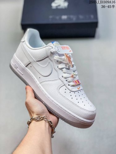 公司带半码 耐克Nike Air Force 1 07 空军一号低帮百搭休闲运动板鞋 柔软 弹性十足的缓震性能和出色的中底设计 横跨复古与现代的外结合 造就出风