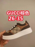 出口欧洲版古驰Gucci头层皮 Gucci古驰新款儿童休闲鞋 Size：26-35码 必入的大牌系列，经典古驰小蜜蜂系列。出口欧版，货不多卖一双少一双。 优质皮
