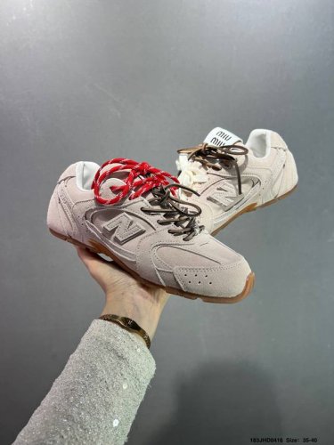 Miu Miu X New Balance联名款运动鞋 New Balance 530 学院少女风 公司级版本 联名款只保留了旧版Nb530 的流线型与鞋头部分