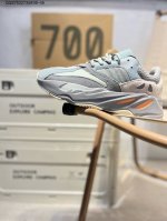公司级真爆 阿迪达斯Adidas Yeezy 700V2 “Teal Blue 椰子700V2复老古爹鞋。延续了爹老鞋粗犷风格与复廓古形，继承Yeezy 700
