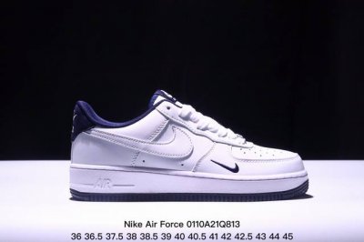 真标耐克nike Air Force 7Lvb空军一号低帮百搭休闲运动板鞋。柔软、弹性十足的缓震性能和出色的中底设计，横跨复古与现代的外型结合，造就出风靡全球三