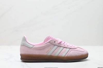 公司级Adidas Originals Gazelle Indoor 三叶草休闲防滑耐磨低帮板鞋 鞋头出色设计 塑就出众贴合感 稳固的后跟贴合足部曲线设计 软弹