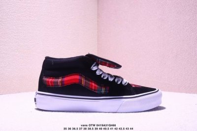 新款发售Vans Otw携手Hommegirls最新联名即将来袭黑白苏格兰拼接。 Vans X Hommegirls Sk8-Mid 时尚百黑白苏格兰拼接中帮男