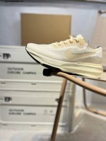 采用外露式Flyknit飞织面料鞋面材质#搭载Zoomx轻盈泡棉缓震科技中底#防滑缜密块状橡胶外底耐克Nike Zoomx Invincible Run Fly