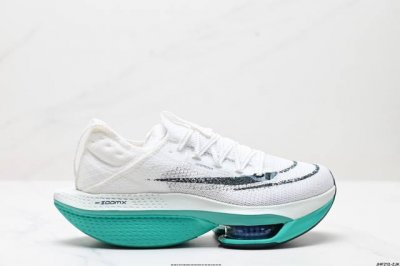 公司级新品发布 Nike Air Zoom Alphafly Next% 整体采用前作的设计语言，并且对后者的细节进行升级，马拉松和长距离路跑的性能极限设计而生