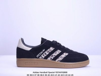 真标Adidas Handball Spezial 阿迪达斯经典款 复古休闲板鞋 全鞋采用反毛皮制作 牛筋耐磨大底 承载青春情怀的板鞋 经典三条杠装饰鞋侧 品牌