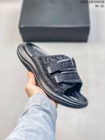 130 hoka One Ora Recovery Slide 3 运动拖鞋！ 外观时尚大气 鞋底采用耐磨材质 细致做工 彰显品牌魅力 微翘式鞋头设计，响应灵活