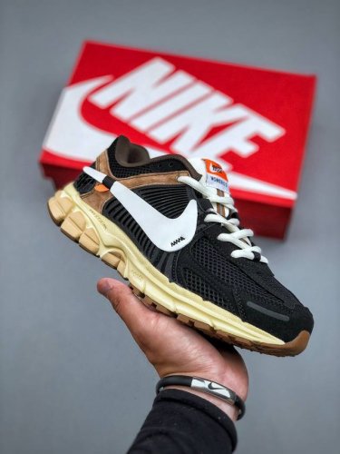 Nike Zoom Vomero 5 Sp 佛莫罗5代系列经典复古休闲运动慢跑鞋#采用环保纤维革饰片组合网眼布鞋面材质 正确后跟Tpu加固 耐弯折热塑框架支撑鞋