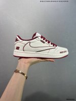 公司级Travis Scott X Air Jordan 1 Low 此款主张打破传统的工业化流水线设计限制 以Made By Ideas的超级创意为理念 集结