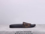Lv 拖鞋系列 Louis Vuitton 沙滩休闲拖鞋 Louis Vuitton Lv 路易威登 潮流经典一字拖鞋延续经典 上脚舒适性极好 鞋轻不跑脚 沙滩