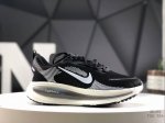 210 公司级Nike Vomero 18 耐克 舒适减震防滑 低帮跑步鞋 全掌Reactx泡绵中底 前掌和后跟还配备了Air Zoom气垫单元 据说跑起来更快