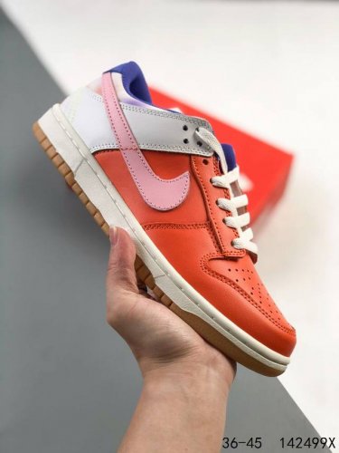 真标带半码！ 耐克nike Sb Dunk Low 复古低帮休闲运动滑板板鞋。采用脚感柔软舒适zoomair气垫，有效吸收滑板等极限运动在落地时带来的冲击力，为