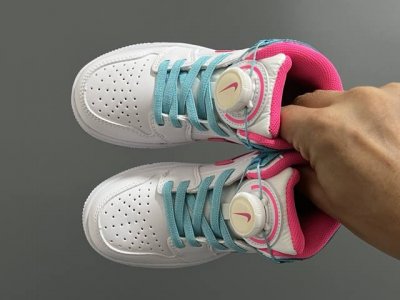 乔一中帮锁扣儿童运动鞋 SIZE：22-37.5码 超棒的锁扣系列 经典乔一中帮款式 优质皮料质感超赞 耐磨防滑大底，脚感超舒服