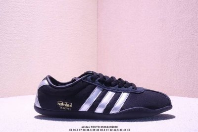 adidas Tokyo W三叶草休闲防滑耐磨低帮板鞋 鞋头出色设计 塑就出众贴合感 稳固的后跟贴合足部曲线设计 软弹舒适 不易磨脚 橡胶鞋底配合防滑纹路设计