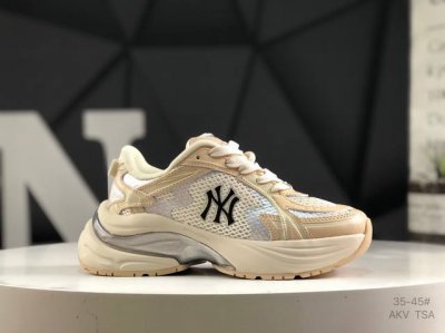 公司级带半码Ny美国榄球洋基队 X Mlb Chunky Runner Basic 厚底老爹厚底休闲运动慢跑鞋采用优质轻量克重纤维移膜皮革及透气网面鞋面材质全新