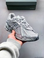230 New Balance M1906Ri Nb宝藏老爹鞋款，复古元素叠加，质感超级棒，楦版型材料细节做工精细，货如实拍图 作为Nb最经典的档案鞋型之一，与