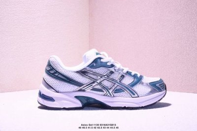 170 Asics Gel-1130 亚瑟士新款运动跑步鞋 asics Gel-1130可以称得上是复古美学的入门代表作，它所呈现的是千禧年后期的时代变迁风格。