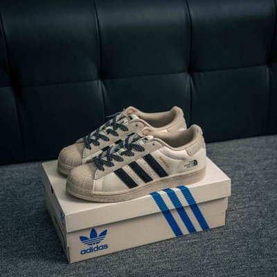 核心私 阿迪达斯Adidas三叶草 Originals Superstar贝壳头系列低帮经典百搭休闲运动板鞋 货号 Bz 4 尺码 36 36.5 37.5 3