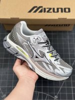 美津浓 Mizuno Halo Mix复古时尚休闲舒适减震运动跑步鞋 美津浓wave机械缓震 可以说是机械缓震跑鞋科技的翘楚有着非凡的适应性，有着充分而持久的缓