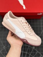 核心私 乘胜追击时下薄底球鞋趋势，全球体育用品品牌彪马puma Bella Ut Low 贝拉ut系列低帮薄底德训复古风经典百搭休闲慢跑鞋“皮革粉白酒红” #男