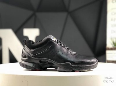 Ecco 爱步 广东原版透气 配备原版三件套 防尘纸 高弹大底 全头层牛皮 新款百搭休闲款 纯手工制成 鞋面走线工整 清晰质感 原单品质 拼接运动透气网布 采用