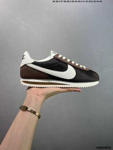 耐克Nike Classic Cortez 全新配色 经典轻便舒适男子阿甘鞋休闲跑步鞋运动鞋 纯粹而执着的精神 使得Cortez种在了一代人的心里 无论是否喜欢