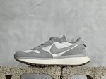 放店私 nike Waffle Phoenix Waffl Sacai 复古运动休闲跑步鞋 原盒版本 微翘式鞋头设计 响应灵活 保护脚趾 采用经典鞋型 融入全新