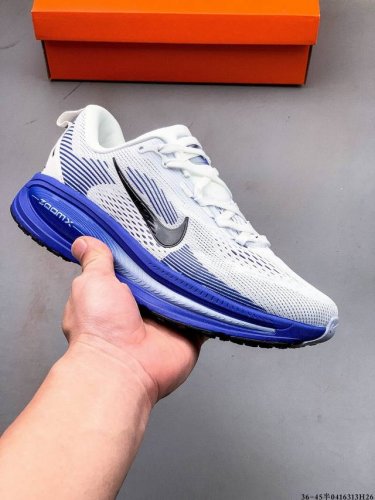 集图 Nike Air Zoom Vomero 18 缓震透气休闲慢跑鞋 新版Vomero结合全新Zoomx和Reactx泡绵 提供双重缓震效果 铸就非凡迈步体
