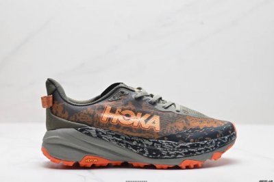 公司级小红书推荐hoka M Speedgoat 6全新配色 这个品牌来自于新西兰的毛利语，Hoka表示大地，One One表示飞越，连起来就是飞越地平线，On